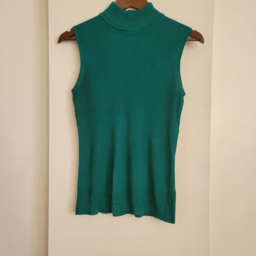 Dana Buchman Sleeveless Green Ribbed Knit Top